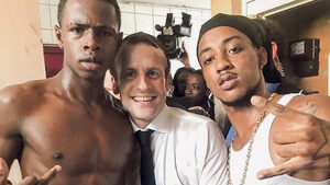 Półnago pozował z Macronem. Teraz został aresztowany!