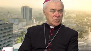 Bp Mering nałożył kary na abpa Lengę, chociaż rok temu mówił, że nie ma nad nim władzy