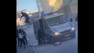 Gwałtowne ZAMIESZKI  w Szwecji! W Internecie pojawiają się przerażające nagrania [WIDEO]