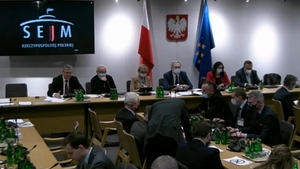 TURBOSKANDAL! Hoc: „Szczepionki są ZBAWIENIEM”. Totalny odlot na posiedzeniu Komisji Zdrowia. PiS szykuje ostateczne rozwiązanie wobec przeciwników władzy koncernów nad Polakami? (WIDEO)