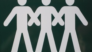 Geje pobierają się grupami