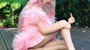 Ona walczy z faszyzmem... 