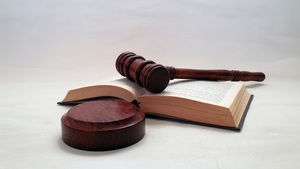 Sędzia kazała inwalidzie czołgać się na sali sądowej – ma postępowanie dyscyplinarne