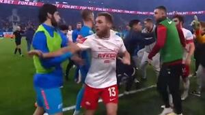 Dantejskie sceny! Ogromna bójka w trakcie meczu. Udział brał polski zawodnik