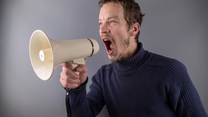 Rząd kupił 400 megafonów by ... ostrzegać przez zagrożeniem nuklearnym