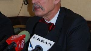 Janusz Korwin-Mikke chwali się sukcesem w Internecie