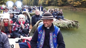 BBC o Różańcu do Granic: Kontrowersyjny dzień modlitw w Polsce mogący zostać odczytany jako poparcie dla rządu dla nieprzyjmowania muzułmańskich imigrantów