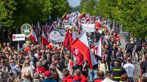 Wielotysięczna świąteczna Parada Polskości przeszła ulicami Wilna