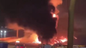 Ambasada dwukrotnie trafiona! Potężny ogień i kłęby dymu! [VIDEO]