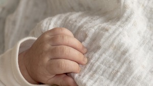 Zarzuty dla adwokatki i lekarza! Znęcali się nad dzieckiem?