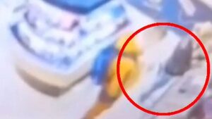 Szokujące sceny na stacji! Kompletnie pijana policjantka z bronią w ręku (FOTO)