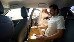 Bezpieczeństwo i komfort pasażerów – 6 zasad, które musi znać każdy kierowca