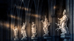 Katolicka diecezja promowała agencję adopcyjną umieszczającą dzieci w parach homoseksualnych. Po oburzeniu wycofuje się