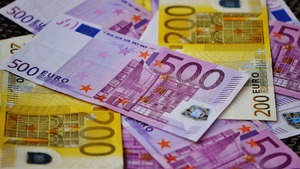 Dlaczego przyjęcie euro nam się nie opłaca? (FELIETON)