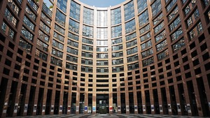 Skandal! UE nawet oficjalnie ogranicza swoją walkę z korupcją we własnych szeregach