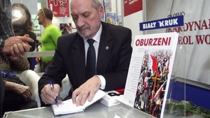 Macierewicz zawiadamia prokuraturę w ważnej sprawie