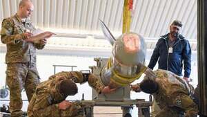 Uszkodzona bomba atomowa w holenderskiej bazie?