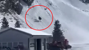 Tragedia na stoku narciarskim! Gondola z pasażerką runęła w dół! [VIDEO]