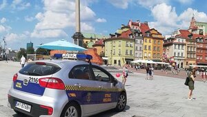 Niepokojące zachowanie seniorki z Francji. Oto co robiła na warszawskiej Starówce!