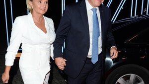 Joanna Kurska drwi z Tuska i neo-TVP. "Uśmiechajcie się"