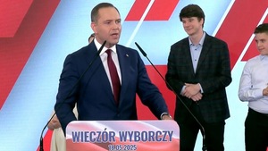 Karol Nawrocki mocny, pewny siebie. Wspomniał o Lechu Kaczyńskim. Trzaskowski o aborcji
