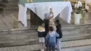 Dzieci chciały okraść kościół w Nowym Sączu. Wszystko się nagrało! [VIDEO]