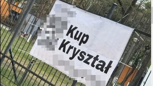 Reklama strony z narkotykami na ogrodzeniu w Sopocie! Sprawę bada dzielnicowy? To żart? Dzielnicowy? Widzisz taki baner, zawiadamiaj policję