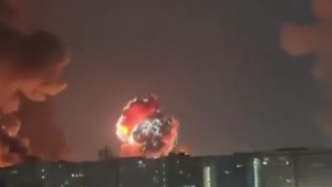 Atak na lotnisko! Potężna kula ognia! [VIDEO]