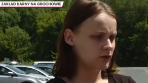 W kajdankach doprowadzono ją na pogrzeb synka. Magdalena M. walczy o oddanie jej córki!