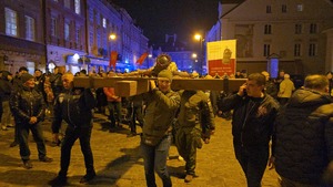 Mężczyźni wyszli na ulice Warszawy. Wyjątkowy powód