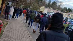 Mieszkańcy Czerwonego Boru spacerowali przed ośrodkiem dla imigrantów