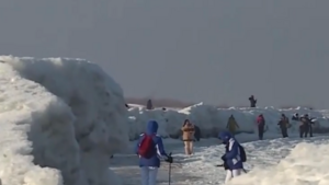 "Lodowe tsunami" w Mikoszewie! Niecodzienne zjawisko nad Bałtykiem! [VIDEO]