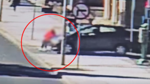 Seniorka wjechała w kobietę na wózku inwalidzkim! Przerażające nagranie!