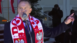 Nawrocki na pielgrzymce z kibicami. Ks. Boniecki krytykuje tę jedną rzecz!