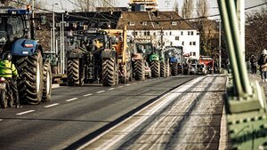 Francja idzie na ustępstwa w obliczu protestów rolników