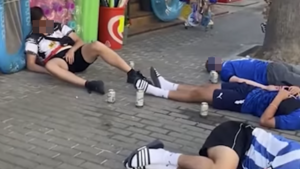 Pijani, niemieccy turyści śpią na ulicach wyspy. Powód jest szokujący!