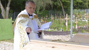 W Krakowie pochowano 306 dzieci. Poruszające słowa księdza!