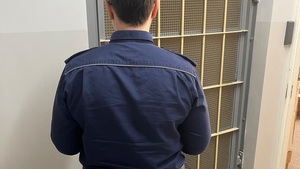 Poszukiwali dwóch mężczyzn! Jeden z nich znalazł sobie "cieplutką" kryjówkę!