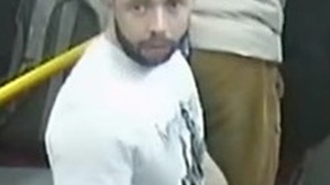 Policja szuka tego mężczyzny. Przeprosił kobietę i... zniknął!