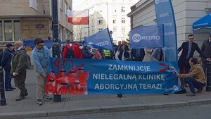 Przed przychodnią aborcyjną było dzisiaj głośno...