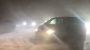 Pogodowy armagedon w Polsce. Kierowcy uwięzieni na trasie! [VIDEO]