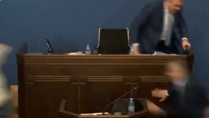 Potężna bójka w parlamencie. Jest nagranie (WIDEO)