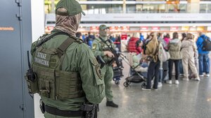 29-letnia obywatelka Ukrainy zatrzymana na Okęciu. Szok, co miała na czole!