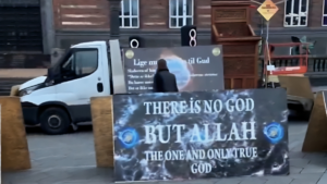 Islamscy imigranci zaatakowali w stolicy Danii. Duńczycy odpowiedzieli