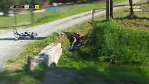 Wypadek na Tour de Pologne. Kolarz doznał poważnych obrażeń! [VIDEO]