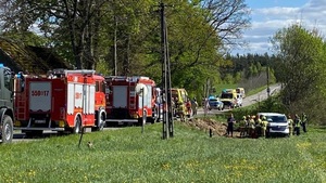 Bus uderzył w słup energetyczny. Ranne osoby niepełnosprawne