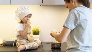 Kitchen Helper – dlaczego warto wprowadzić go do codzienności z dzieckiem?