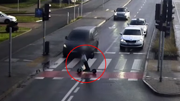 Szok w Olsztynie! Nastolatek wjechał wprost pod koła samochodu! [VIDEO]