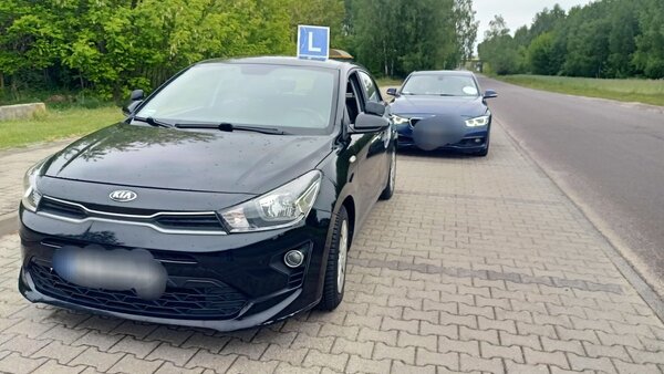 Szokujące zachowanie instruktora! Trudno uwierzyć, co zrobił podczas nauki jazdy!