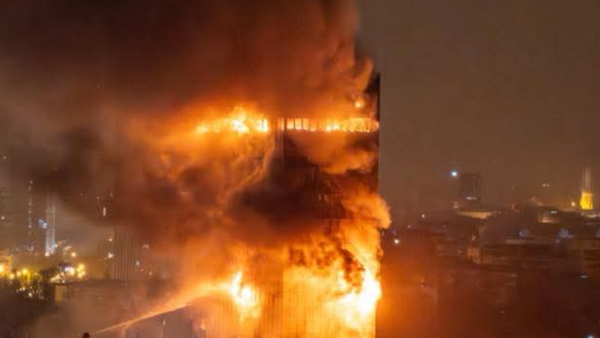 Potężny pożar znanego wieżowca! Do sieci trafiły szokujące zdjęcia (FOTO)